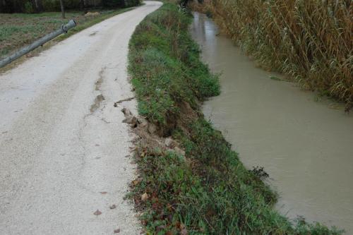 781 Canale-del-Molino Cannara -cedimento-strada1