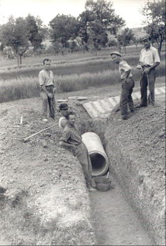 82 Canalette-irrigue-in-costruzione-a-Pontebari1-anno-1953